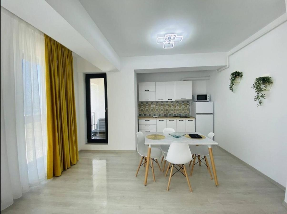Alezzi Yacht Apartments With Sea View Near The Beach Năvodari Exterior foto